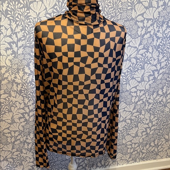 Geometric Patterned Turtleneck Top - Picture 3 of 3